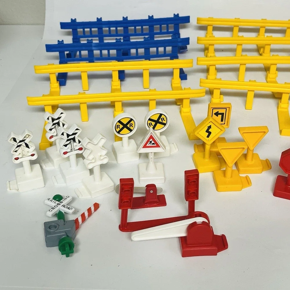 Vintage Fisher Price GeoTrax accessory & Guard Rail Lot‎